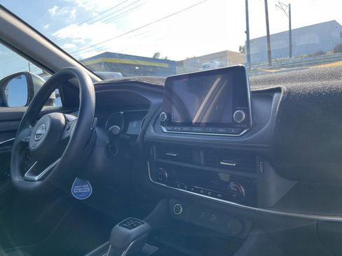 Used 2023 Nissan Rogue SV image 21