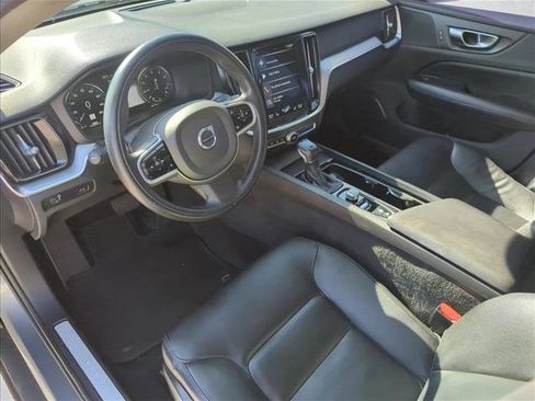 Used 2020 Volvo S60 T6 Momentum image 9