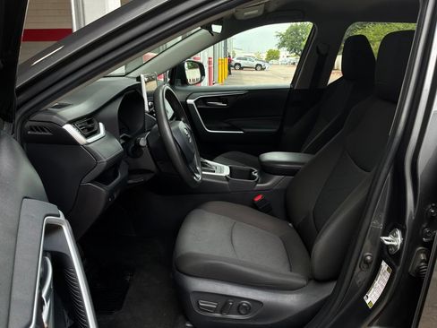 Used 2025 Toyota RAV4 XLE FWD image 10