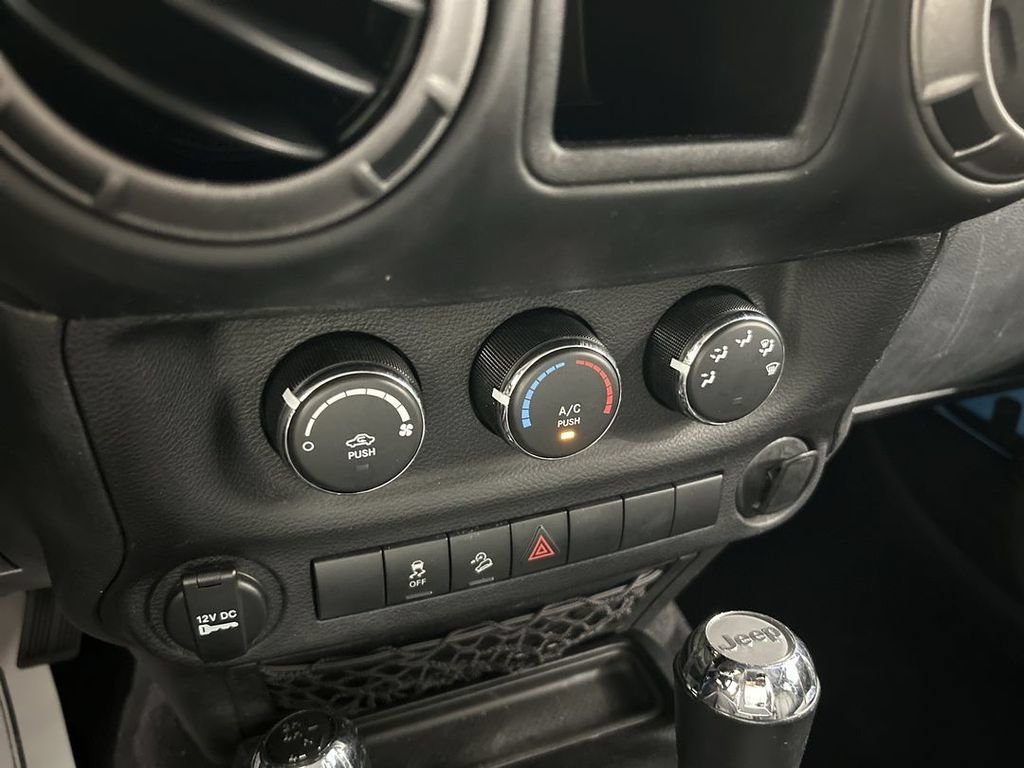 Used 2018 Jeep Wrangler Unlimited Sport AWD/4WD image 15
