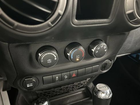 Used 2018 Jeep Wrangler Unlimited Sport AWD/4WD image 15