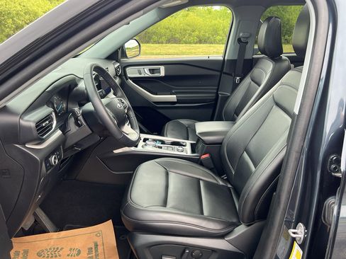 Certified 2024 Ford Explorer XLT w/ Equipment Group 202A AWD/4WD image 14