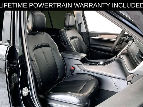 Used 2024 Jeep Grand Cherokee Limited w/ Black Appearance Package RWD image 9