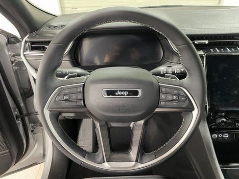 Used 2024 Jeep Grand Cherokee Limited w/ Black Appearance Package AWD/4WD image 14
