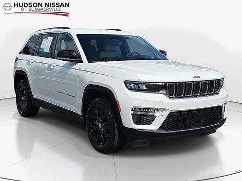 Used 2023 Jeep Grand Cherokee Limited AWD/4WD image 1