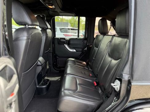 Used 2018 Jeep Wrangler Unlimited Sahara AWD/4WD image 13