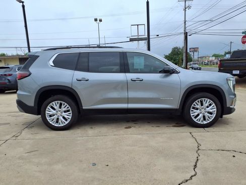 Used 2024 GMC Acadia Elevation w/ Luxury Package FWD image 9