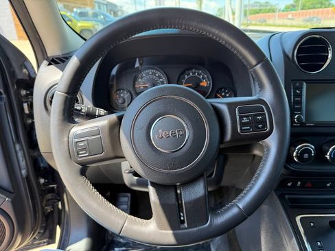 Used 2016 Jeep Patriot Latitude w/ Sun/Sound Group AWD/4WD image 28
