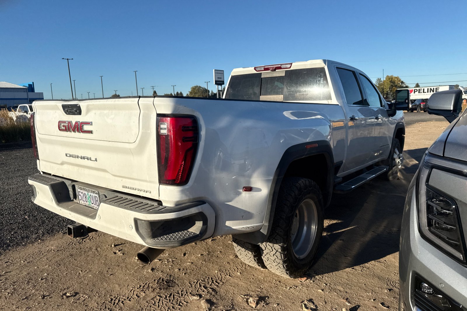 Used 2024 GMC Sierra 3500 Denali w/ Denali Reserve Package AWD/4WD image 4