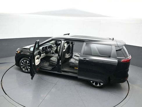Used 2023 Kia Carnival EX image 45