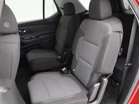 Used 2020 Chevrolet Traverse LT image 12