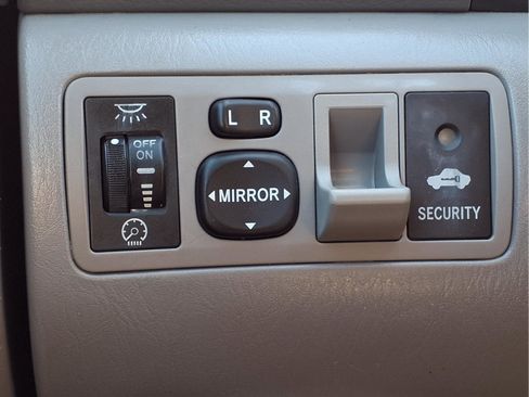 Used 2005 Toyota Corolla LE image 21