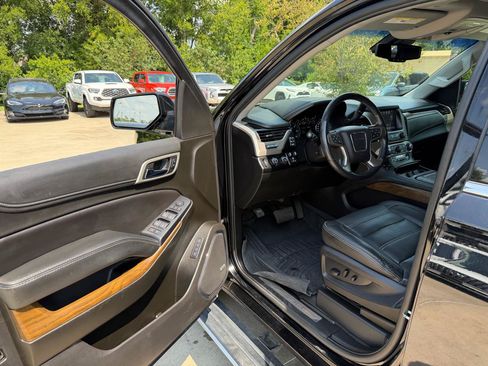 Used 2019 GMC Yukon Denali w/ Open Road Package AWD/4WD image 10