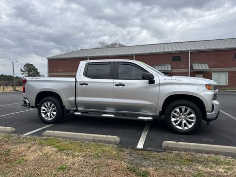Used 2020 Chevrolet Silverado 1500 Custom w/ Custom Value Package image 2
