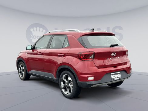 Used 2021 Hyundai Venue SEL w/ Cargo Package FWD image 4