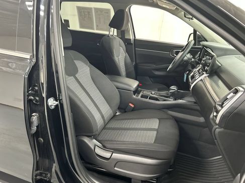 Certified 2023 Kia Sorento LX AWD/4WD image 23