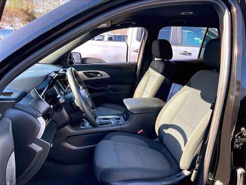 Used 2023 Chevrolet Traverse LT w/ Rear Camera Mirror Package image 10