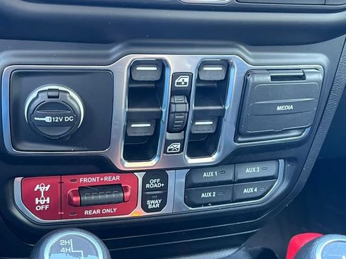 Used 2023 Jeep Wrangler Unlimited Rubicon w/ Dual Top Group AWD/4WD image 23