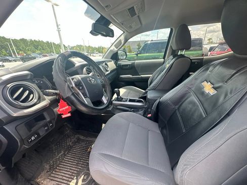 Used 2019 Toyota Tacoma SR5 RWD image 8