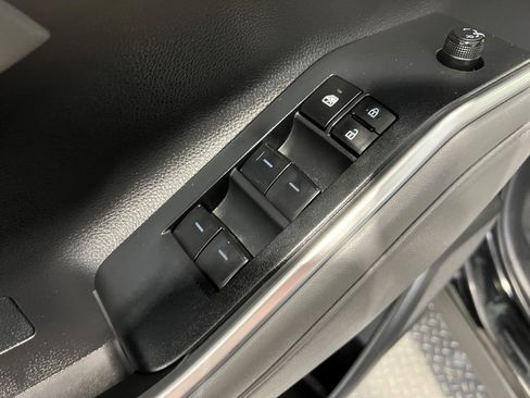 Used 2023 Toyota Highlander XLE image 29