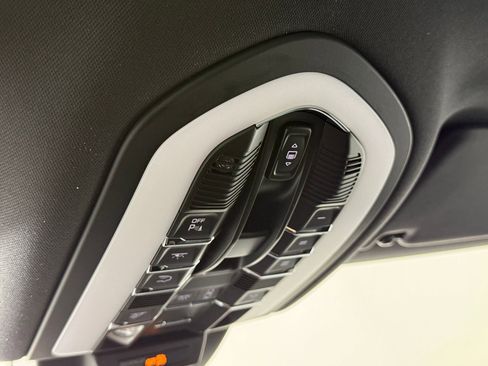 New 2026 Porsche Macan image 21