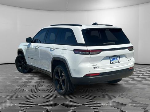 Used 2023 Jeep Grand Cherokee Limited w/ Luxury Tech Group II AWD/4WD image 2