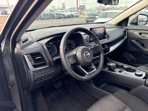 Used 2024 Nissan Rogue SV image 8