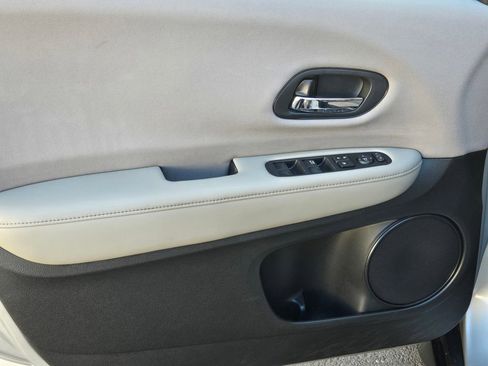 Used 2016 Honda HR-V LX image 10