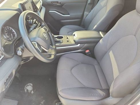Used 2023 Toyota Highlander L image 18