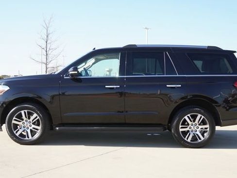 Used 2024 Ford Expedition Limited image 6