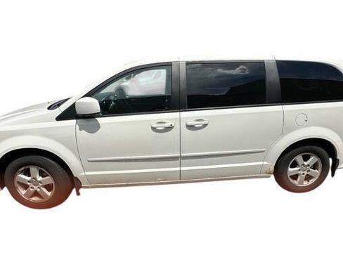 Used 2011 Dodge Grand Caravan Mainstreet w/ PWR Convenience Group FWD image 2