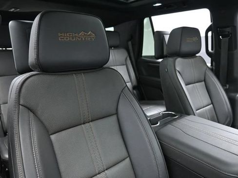 Used 2025 Chevrolet Tahoe High Country AWD/4WD image 31