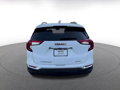 Used 2024 GMC Terrain SLT image 14
