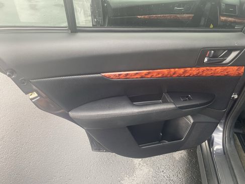 Used 2012 Subaru Outback 2.5i Limited image 18