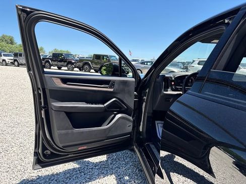 Used 2024 Porsche Cayenne Turbo AWD/4WD image 22