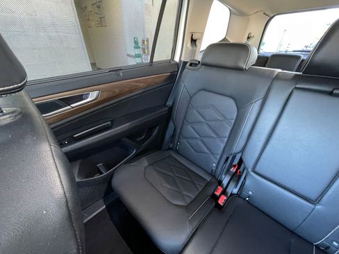 Used 2025 Volkswagen Atlas SE image 40