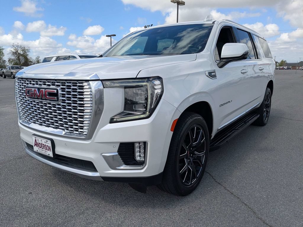 Used 2023 GMC Yukon XL Denali AWD/4WD image 8