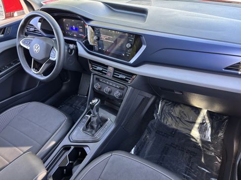 Certified 2022 Volkswagen Taos SE w/ Panoramic Sunroof Package image 10