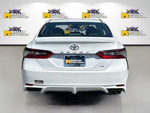 Used 2024 Toyota Camry SE FWD image 6