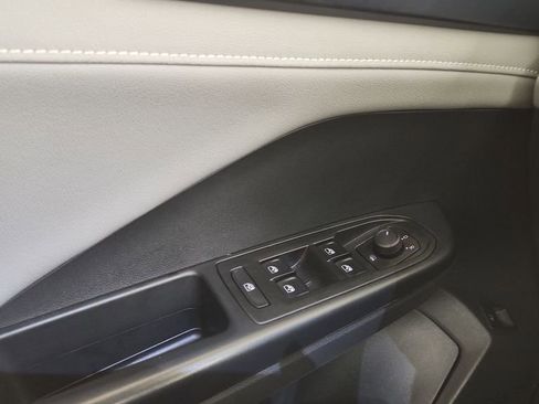 Used 2024 Volkswagen Taos SE w/ Panoramic Sunroof Package image 14