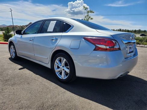 Used 2013 Nissan Altima 2.5 SL w/ Technology Pkg image 6