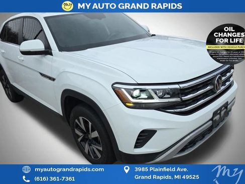 Used 2023 Volkswagen Atlas Cross Sport SE image 1