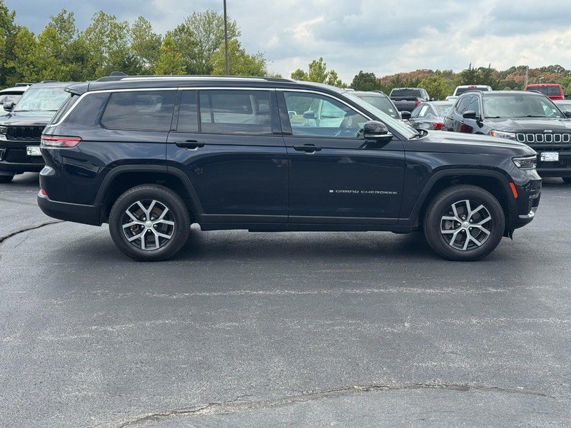 Used 2023 Jeep Grand Cherokee L Limited AWD/4WD image 2