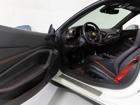 Used 2020 Ferrari F8 Tributo image 22