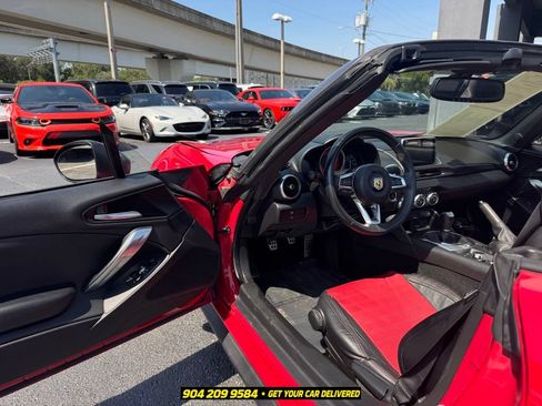 Used 2017 FIAT 124 Spider Abarth RWD image 25