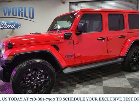 Used 2025 Jeep Wrangler Unlimited Sahara image 4