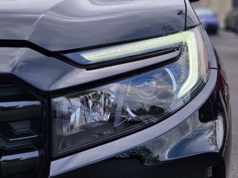 Used 2025 Honda Ridgeline Black Edition image 10