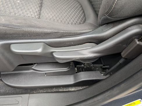 Used 2019 GMC Acadia SLE image 16