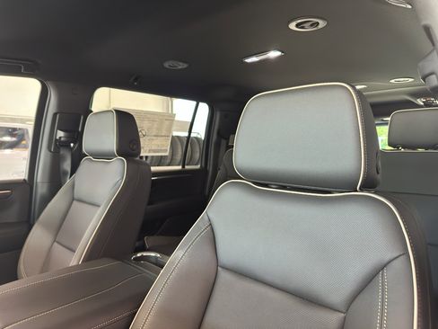 New 2025 Chevrolet Suburban Premier image 4