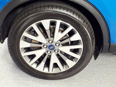 Used 2020 Ford Escape Titanium image 3